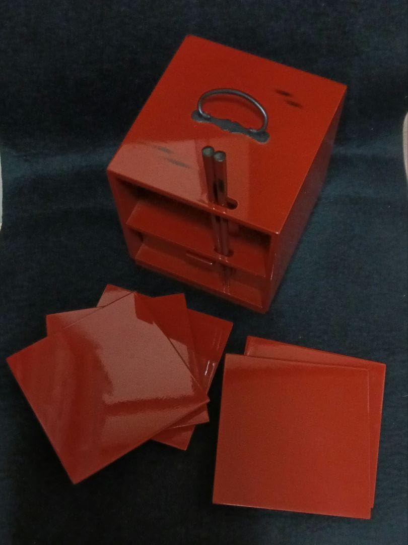 赤い漆器重箱 収納式 皿・箸付き 赤い漆器重箱 収納式 皿 箸付き